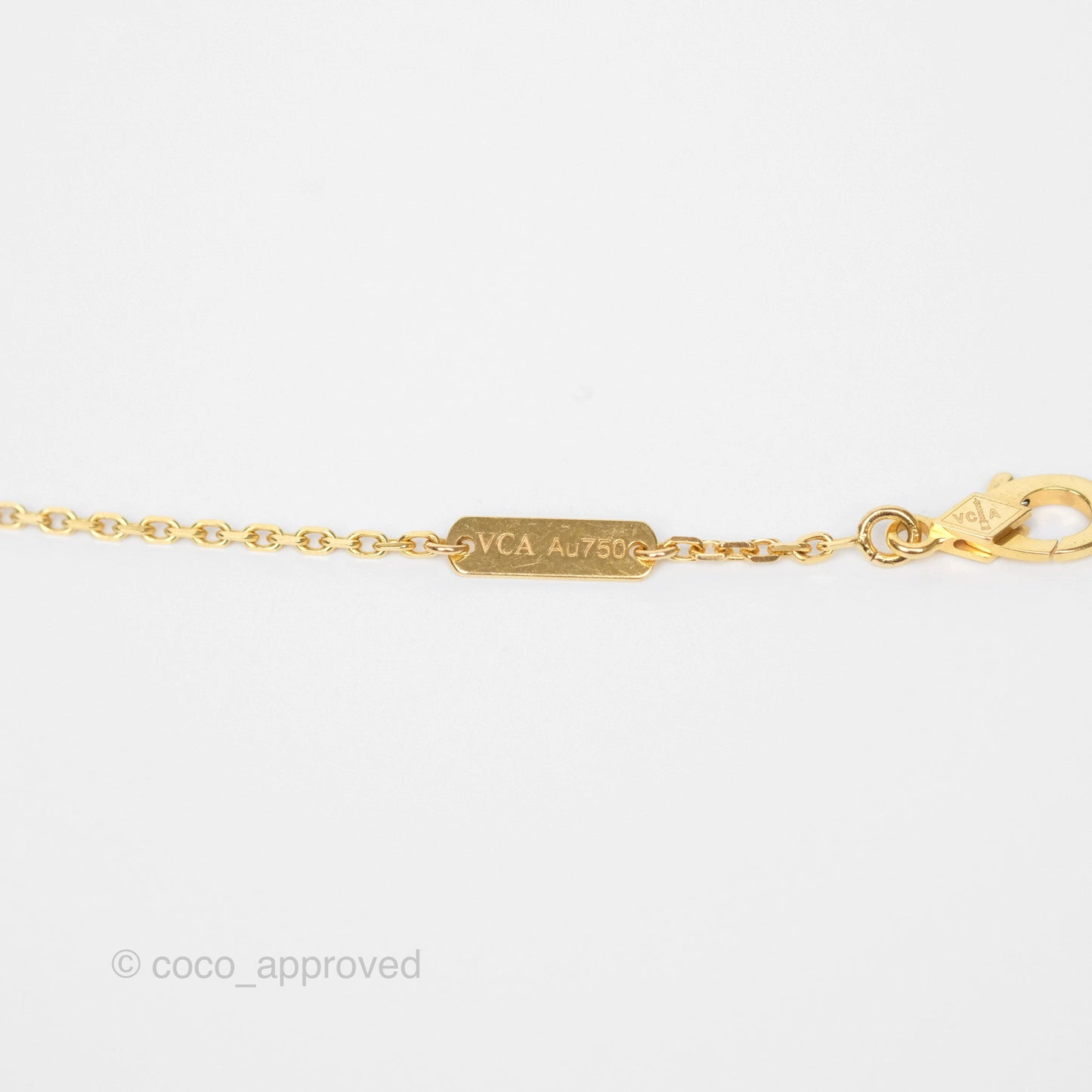 Van Cleef & Arpels Vintage Alhambra Pendant Tiger's Eye Yellow Gold