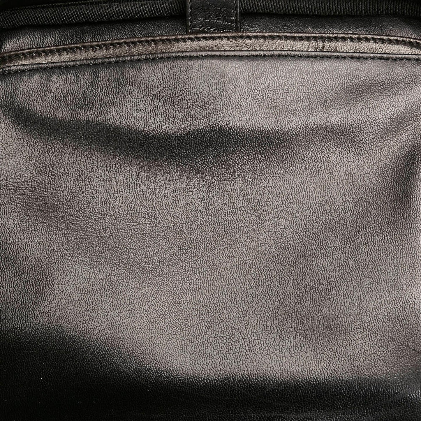 Chanel CC Patent Leather Vanity Case (SHG-iGWuvw)