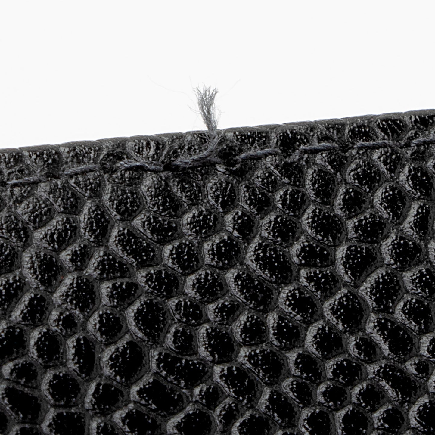 Chanel Caviar Leather Timeless CC 6 Key Holder (SHF-Fyokbl)