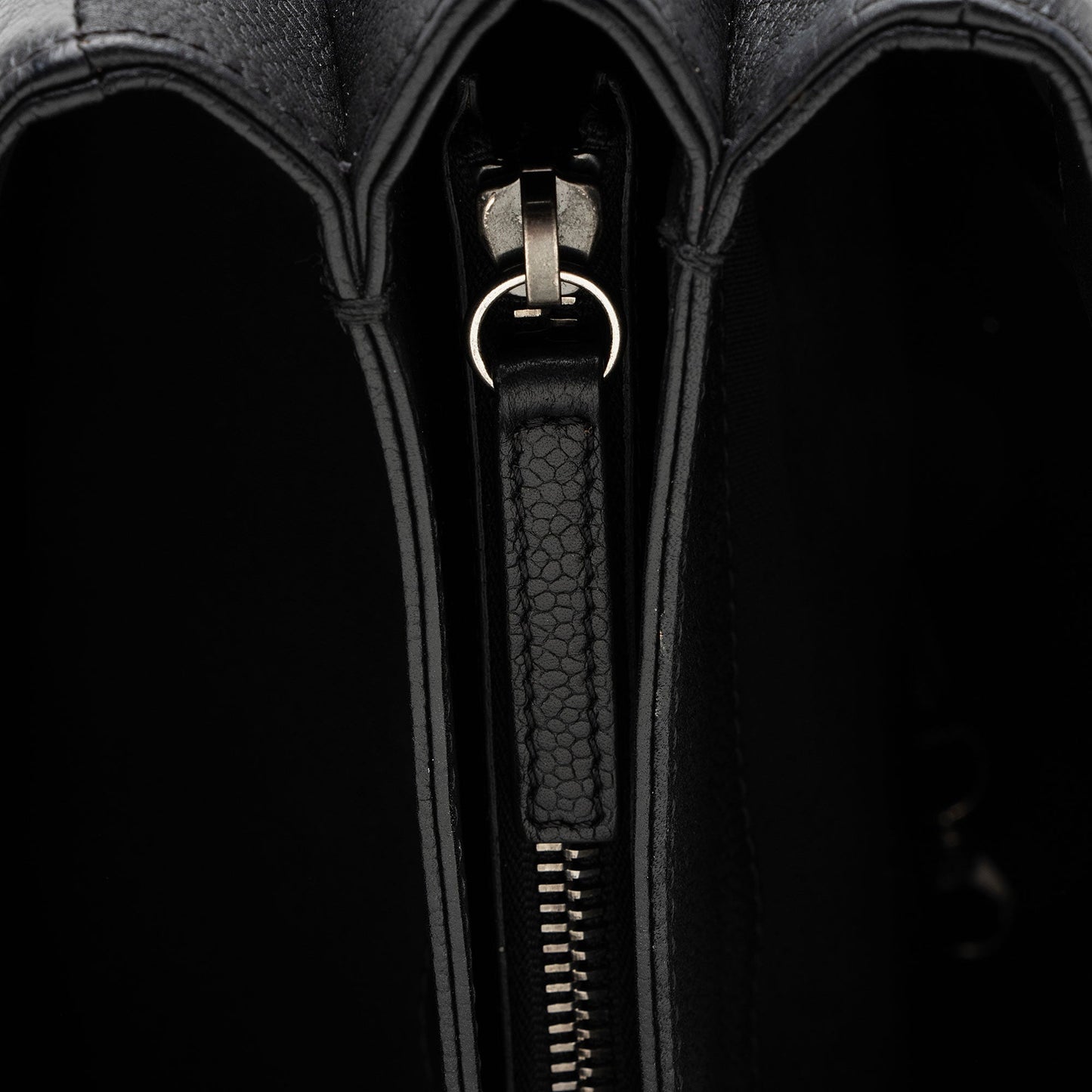 Chanel Caviar Leather Urban Companion Tote (SHF-nAN9Fg)