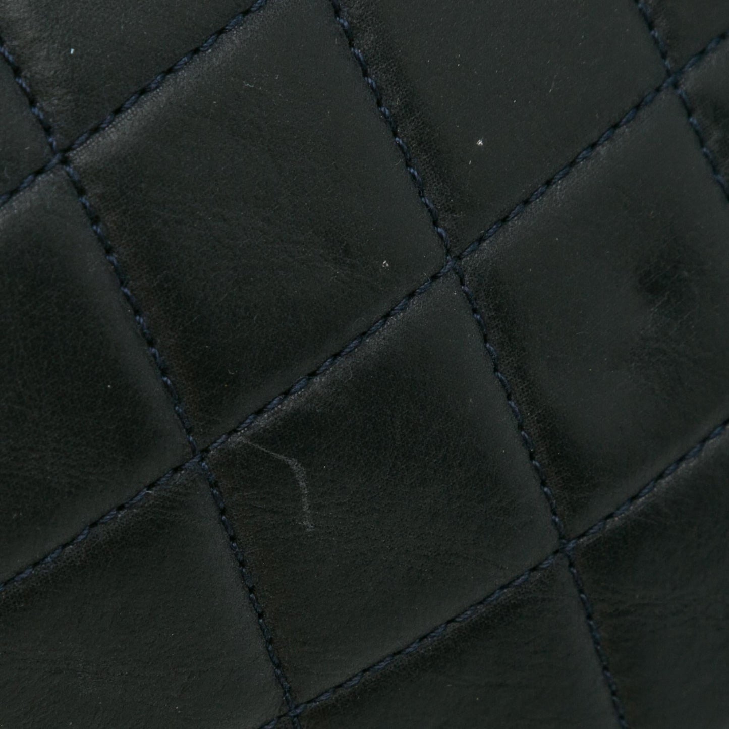 Chanel Medium Bicolor Lambskin Graphic Flap (SHG-EwBfXt)