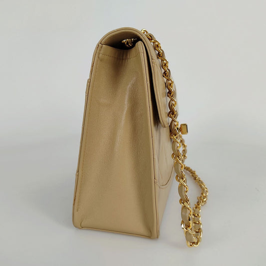 Luxury Chanel Timeless Classica turn lock bag in beige leather