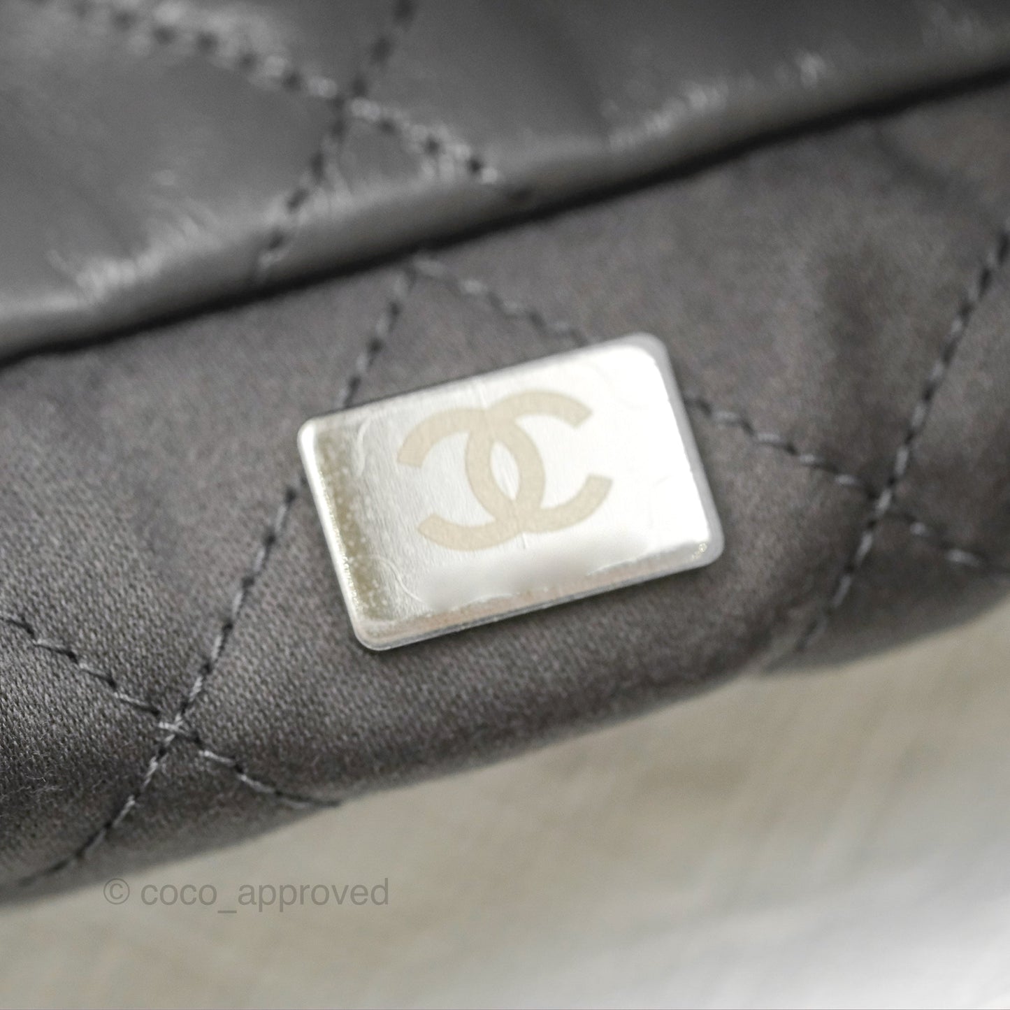 Chanel 22 Medium Grey Shiny Aged Calfskin Matte Silver Hardware