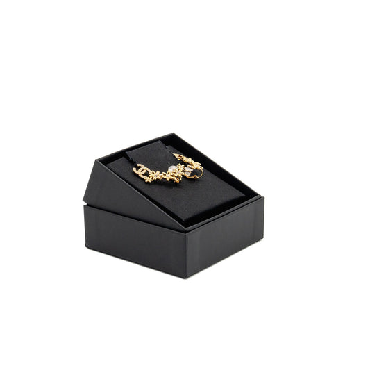Chanel crystal cc logo/camellia earrings gold tone
