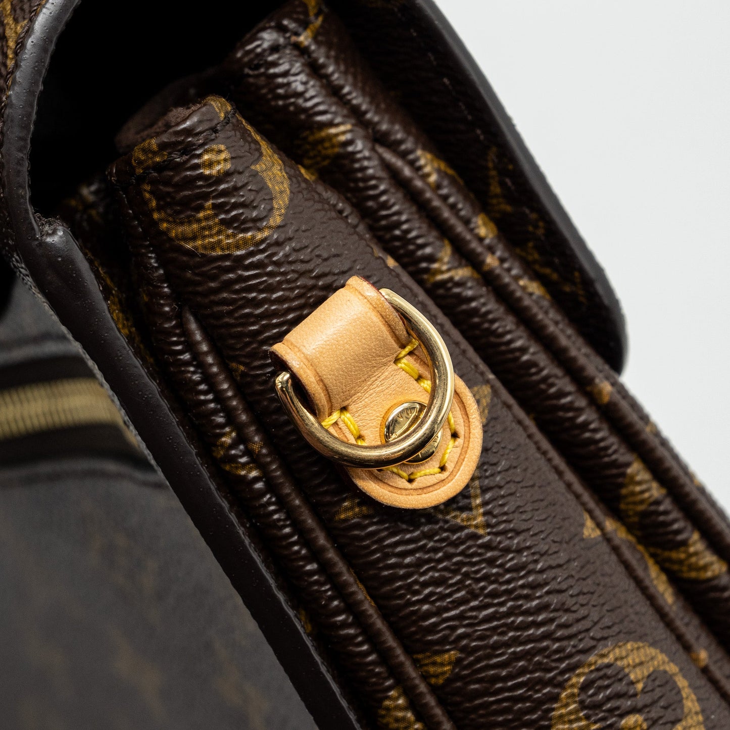 Louis Vuitton Pochette Métis Monogram Canvas GHW
