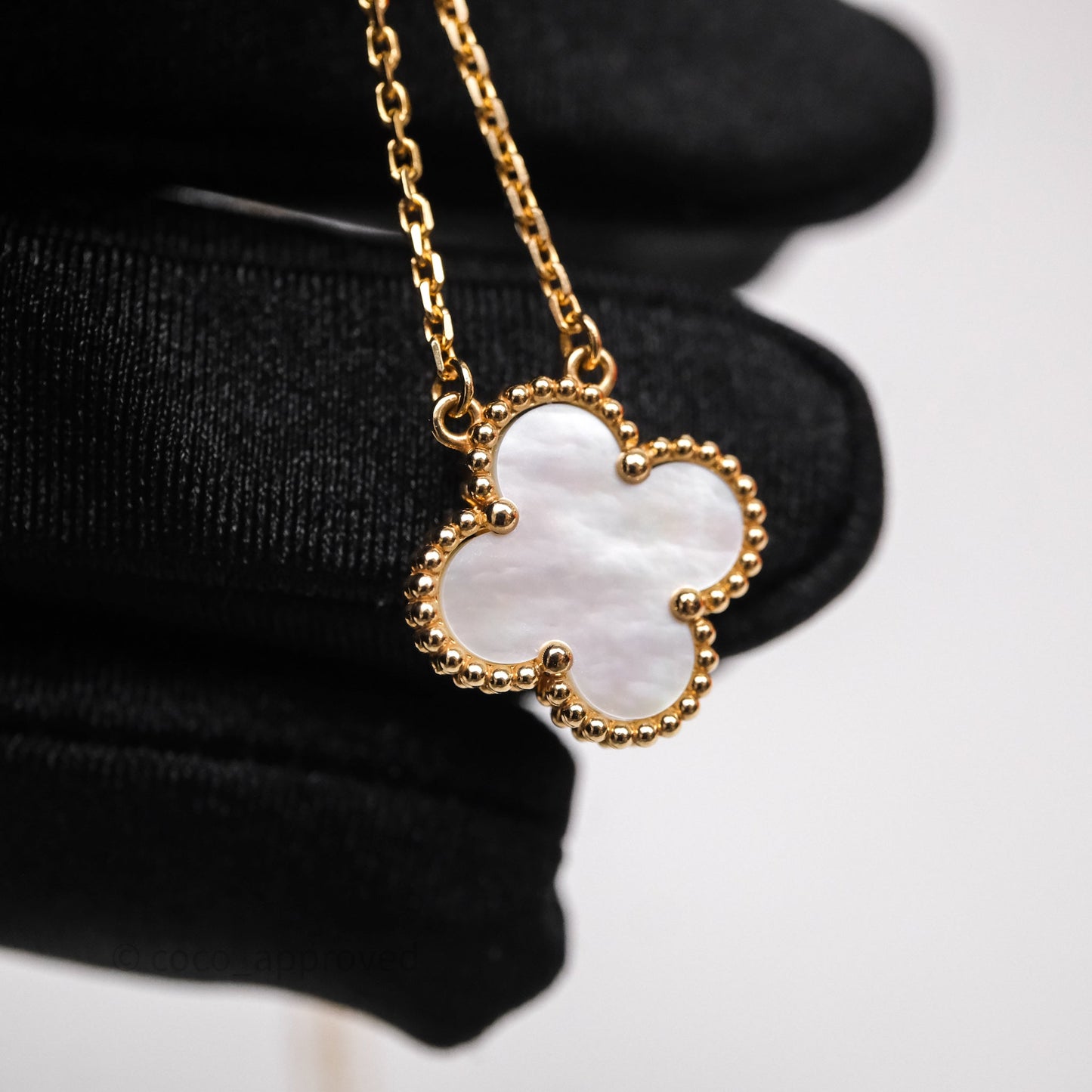 Van Cleef & Arpels Vintage Alhambra Pendant White Mother-of-pearl Yellow Gold