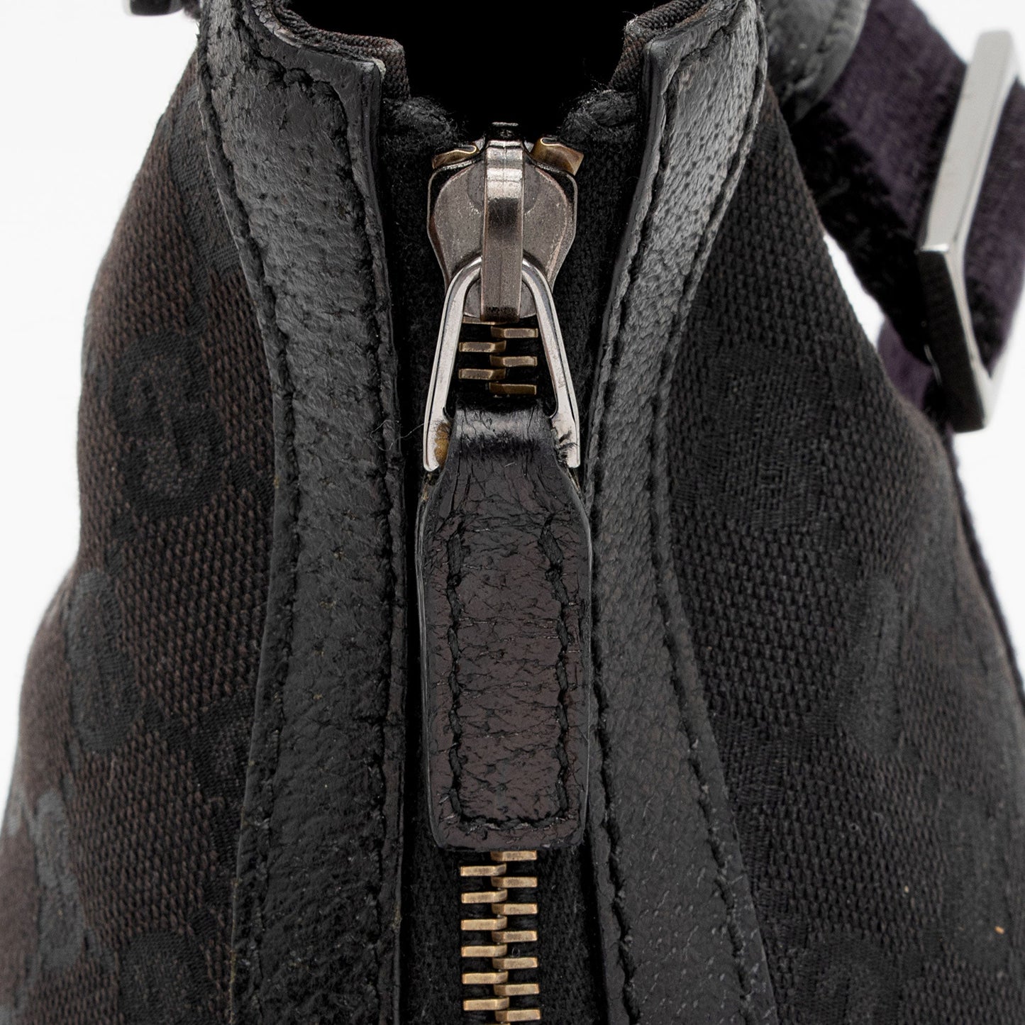Gucci GG Canvas Half Moon Medium Messenger Bag (SHF-aTmqfv)