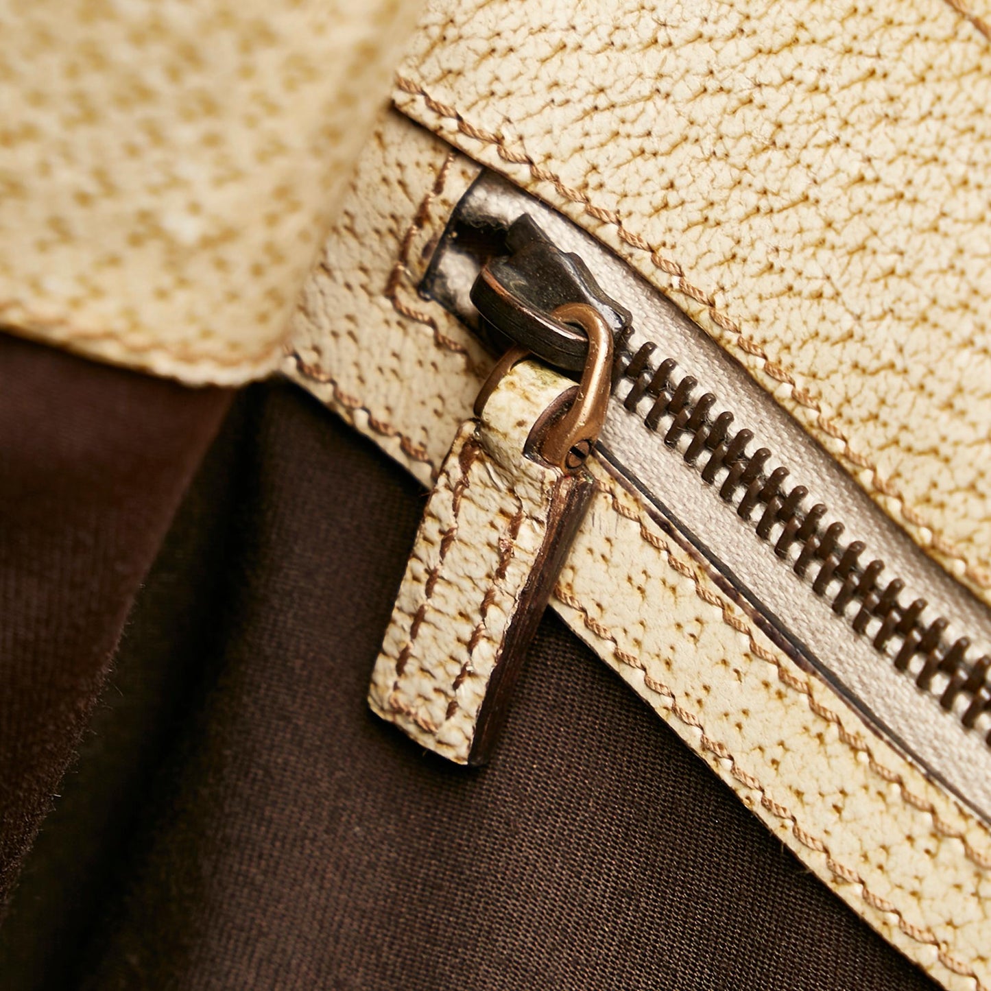 Gucci GG Canvas Handbag (SHG-29330)