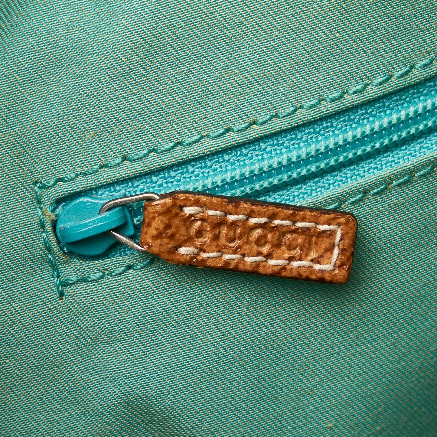 Gucci GG Canvas Handbag (SHG-JCmL58)
