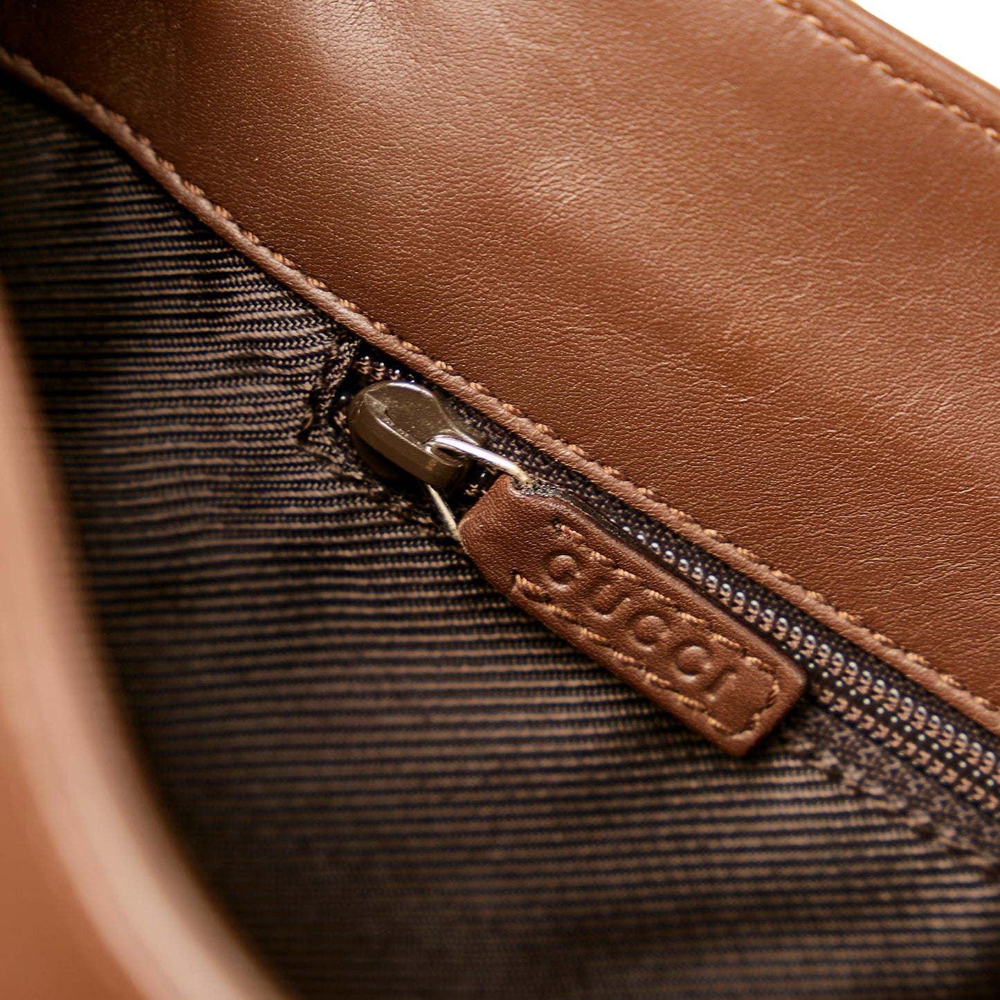 Gucci GG Canvas Shoulder Bag (SHG-28956)
