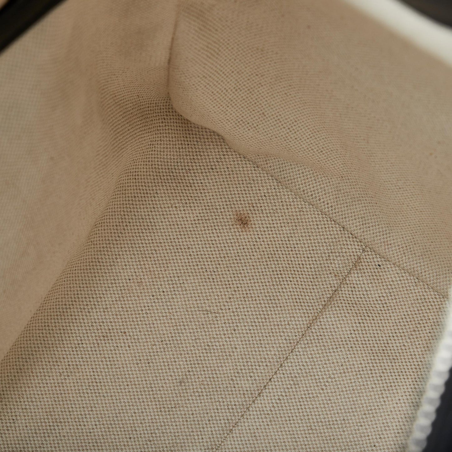Gucci GG Embossed Tote (SHG-uqKTLW)
