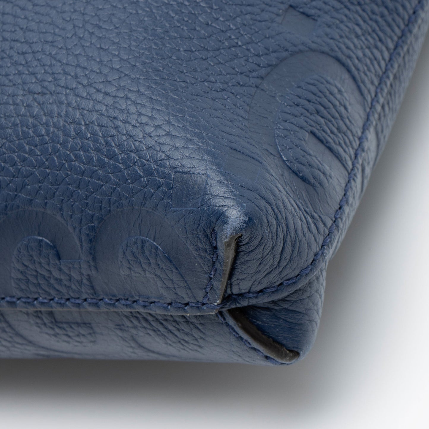 Gucci Jumbo GG Embossed Leather Medium Messenger