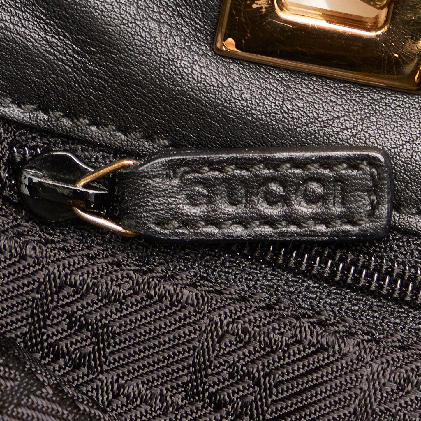 Gucci Quilted Leather Handbag (SHG-27357)