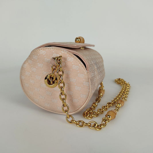Luxury Gucci vintage Bamboo shoulder bag in pink GG canvas
