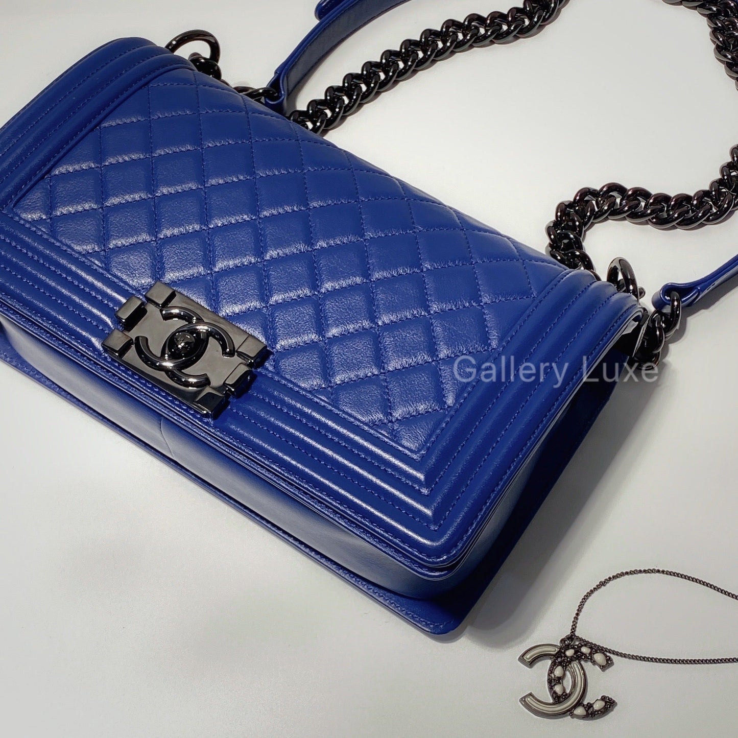 No.2516-Chanel Calfskin So Black Boy 25cm