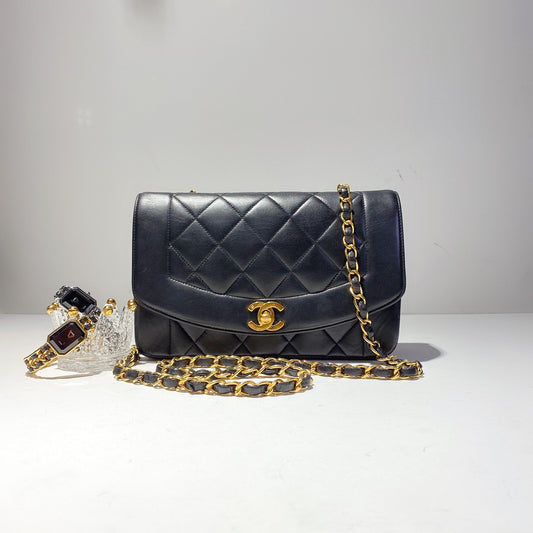 No.2358-Chanel Vintage Lambskin Diana Bag 22cm