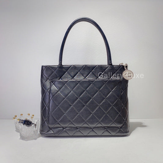 No.2381-Chanel Vintage Lambskin Medallion