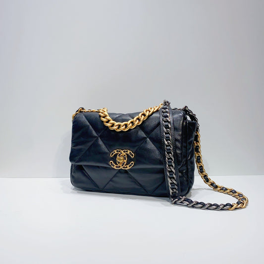 No.3856-Chanel 19 Small Handbag