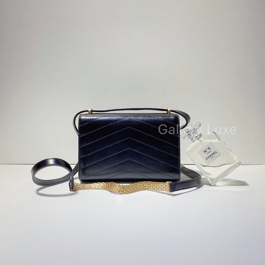 No.2688-Chanel Lock Me Up Chevron Flap Bag