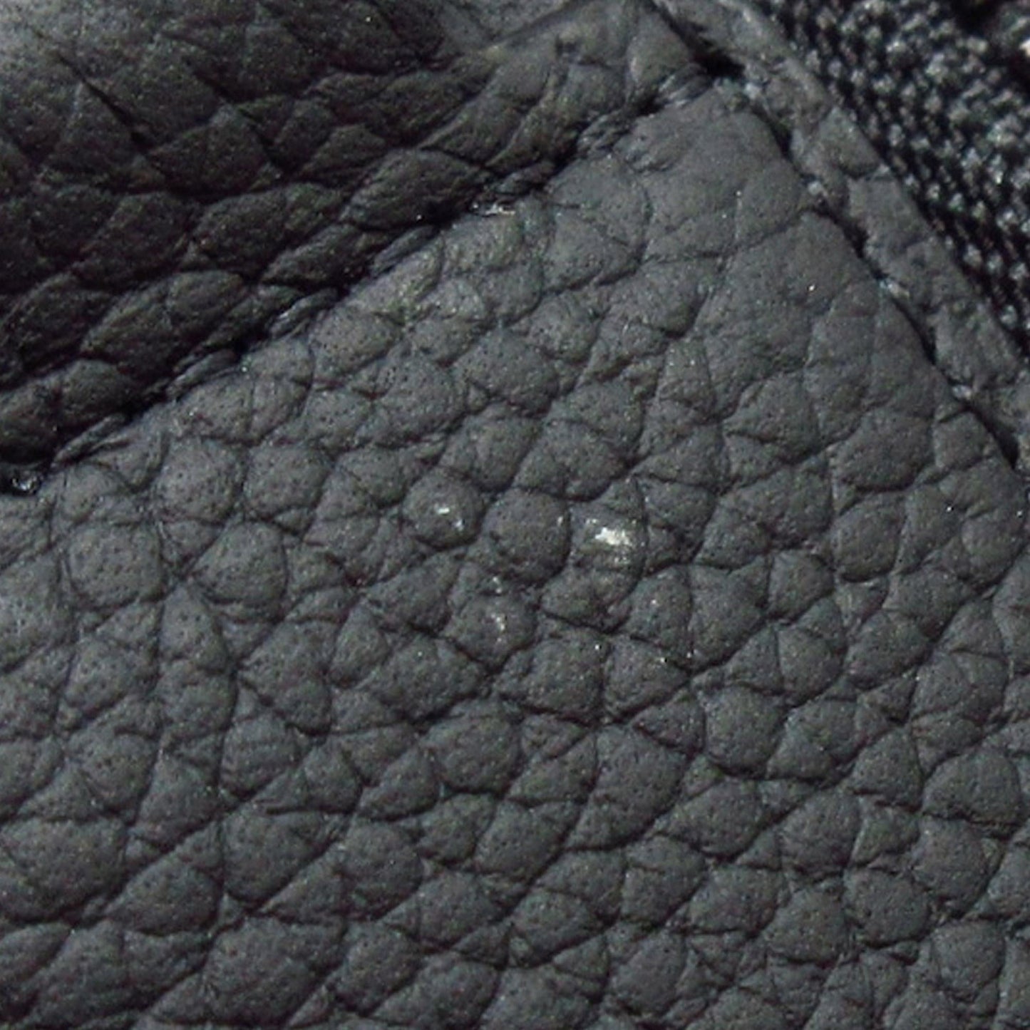 Louis Vuitton Alpha Wearable Wallet (SHG-DFheUM)