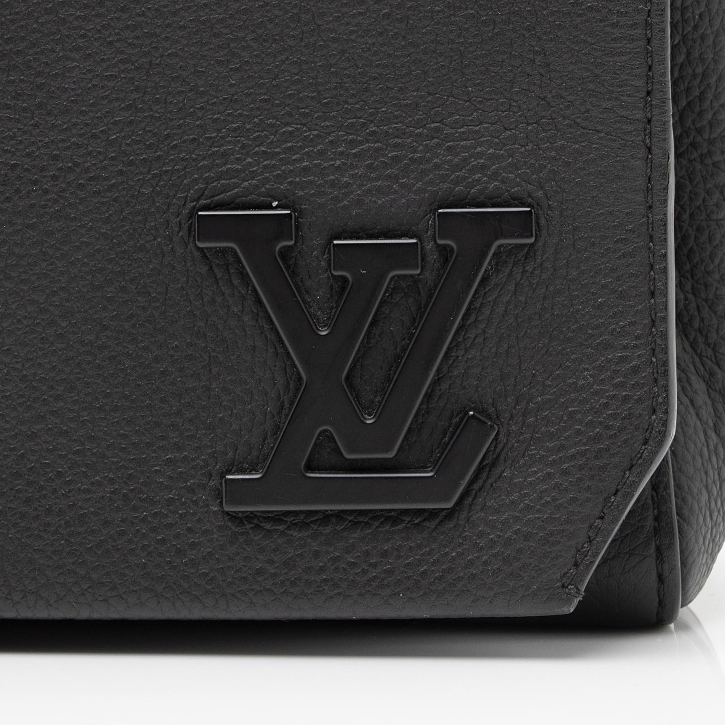 Louis Vuitton Calfskin Aerogram Takeoff Messenger Bag (SHF-QgVacu)