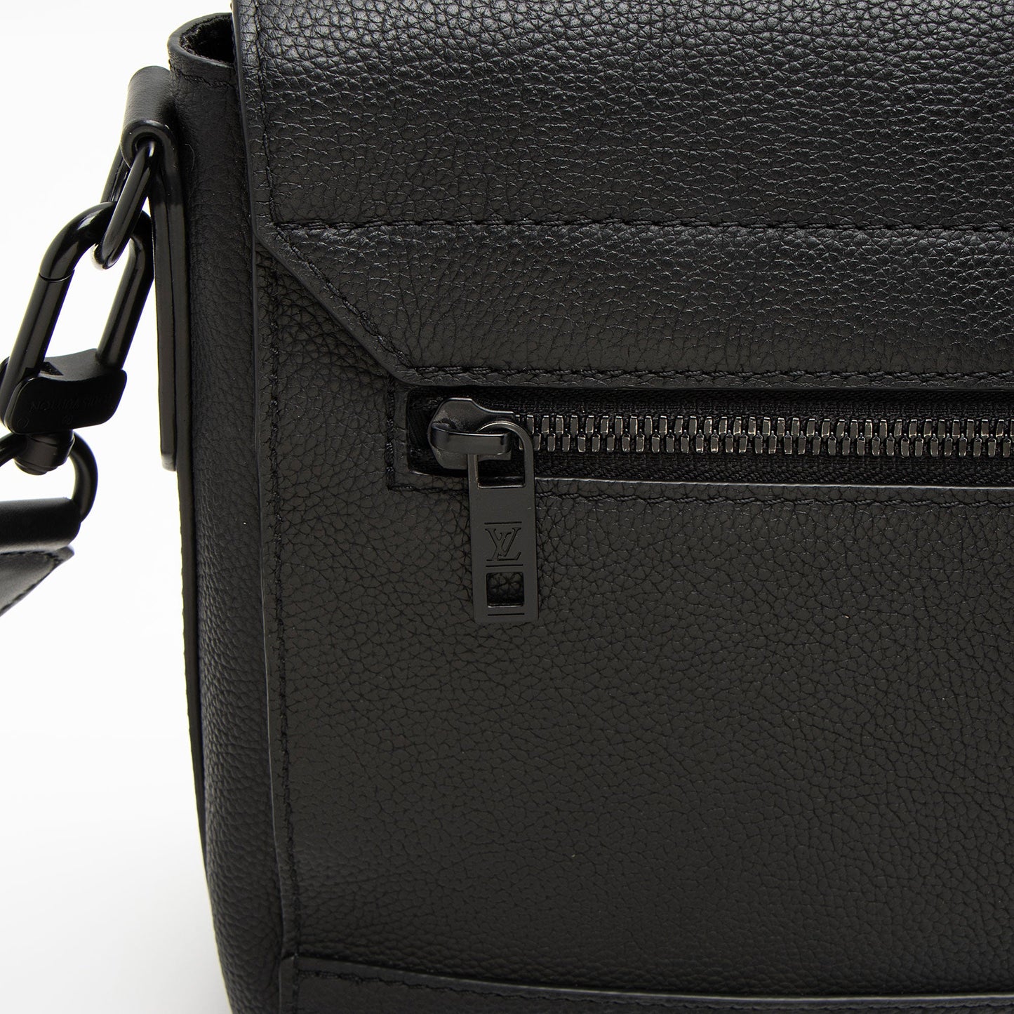 Louis Vuitton Calfskin Aerogram Takeoff Messenger