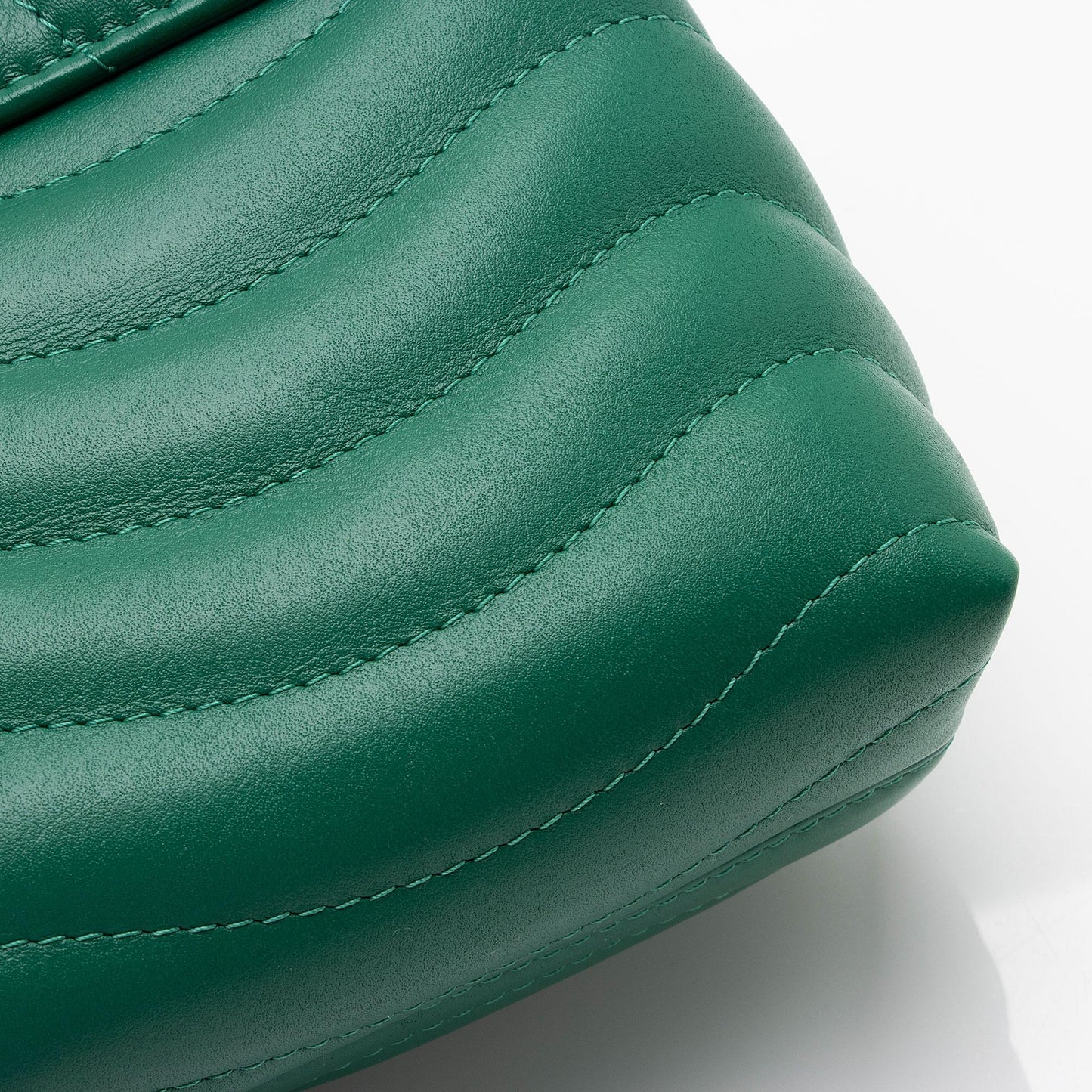 Louis Vuitton Calfskin New Wave GM Chain Bag (SHF-REaIr8)