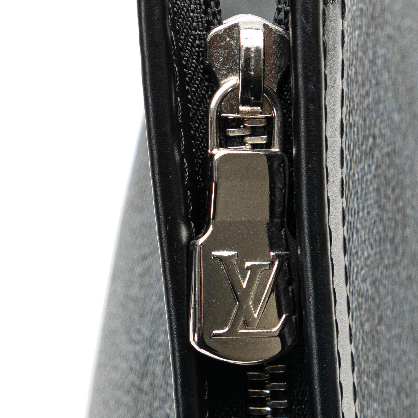 Louis Vuitton Damier Cobalt Jungle Pochette Voyage MM (SHG-75aBYS)