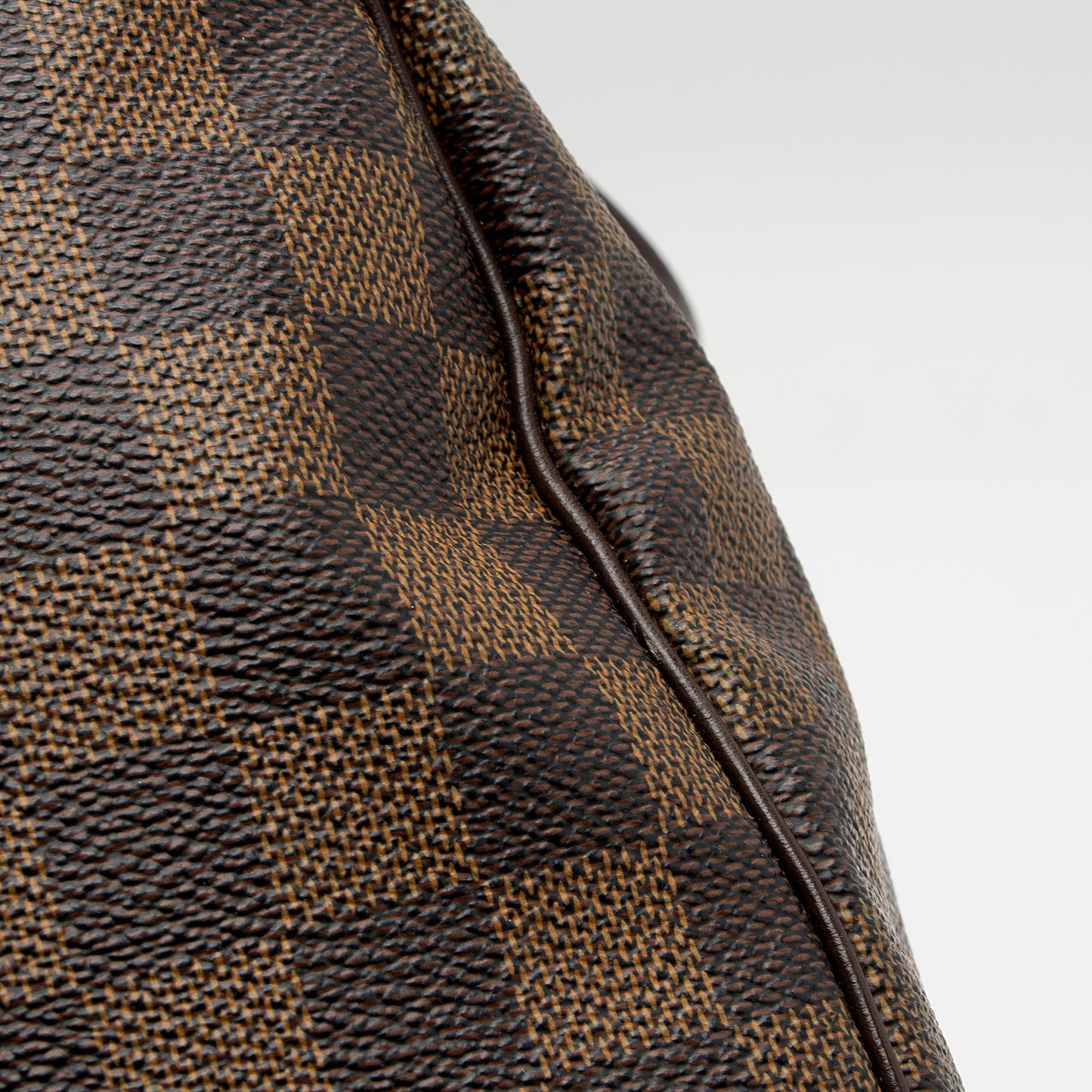 Louis Vuitton Damier Ebene Speedy 30 Satchel (SHF-yrMtsc)