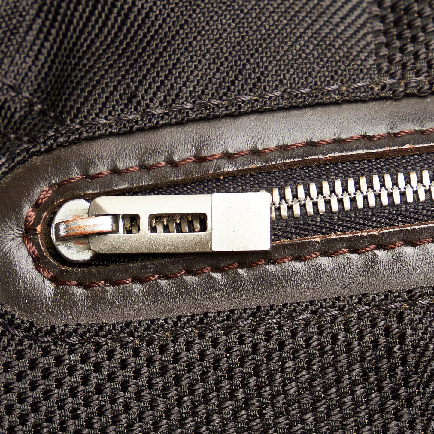 Louis Vuitton Damier Geant Archer (SHG-26180)