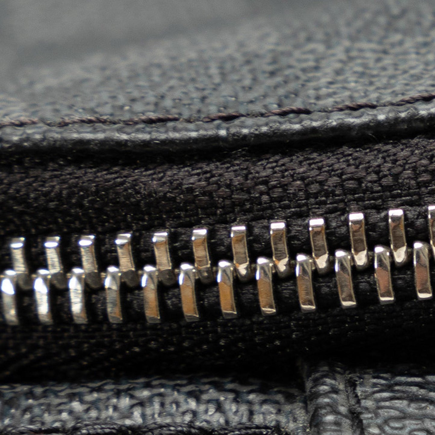 Louis Vuitton Damier Graphite Avenue Sling (SHG-GFYs8u)