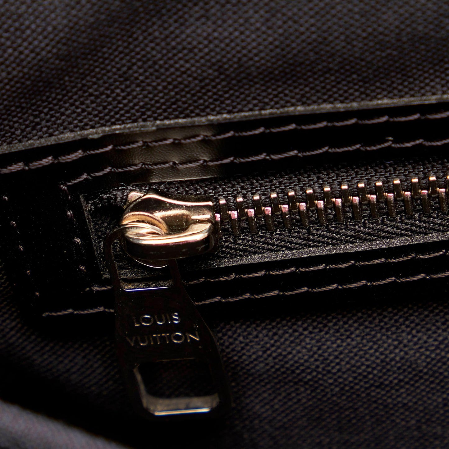 Louis Vuitton Damier Graphite District MM (SHG-29868)