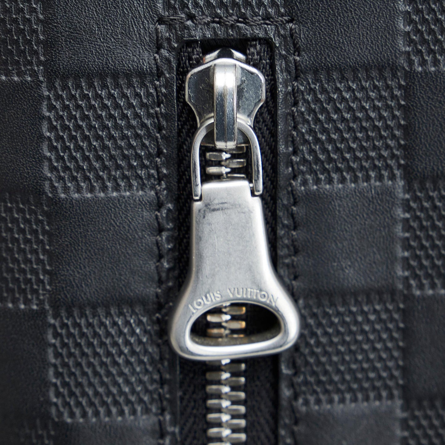 Louis Vuitton Damier Infini Discovery Messenger BB (SHG-MNoGbc)