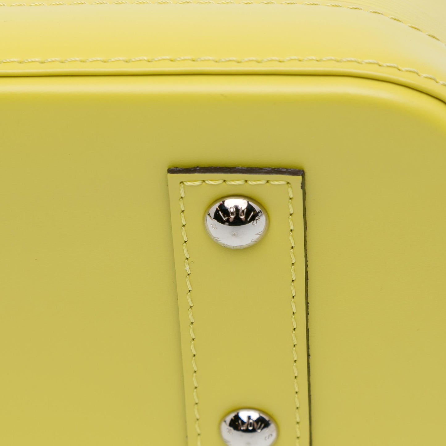 Louis Vuitton Epi Alma BB (SHG-Kvqqio)