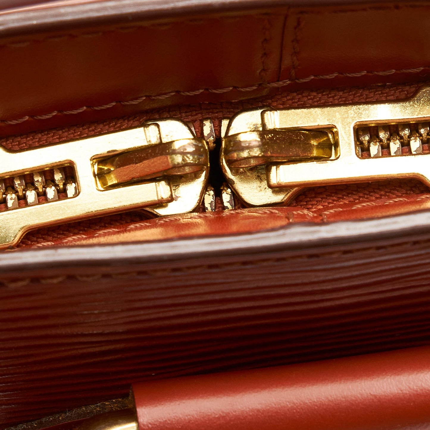 Louis Vuitton Epi Gobelins (SHG-31825)