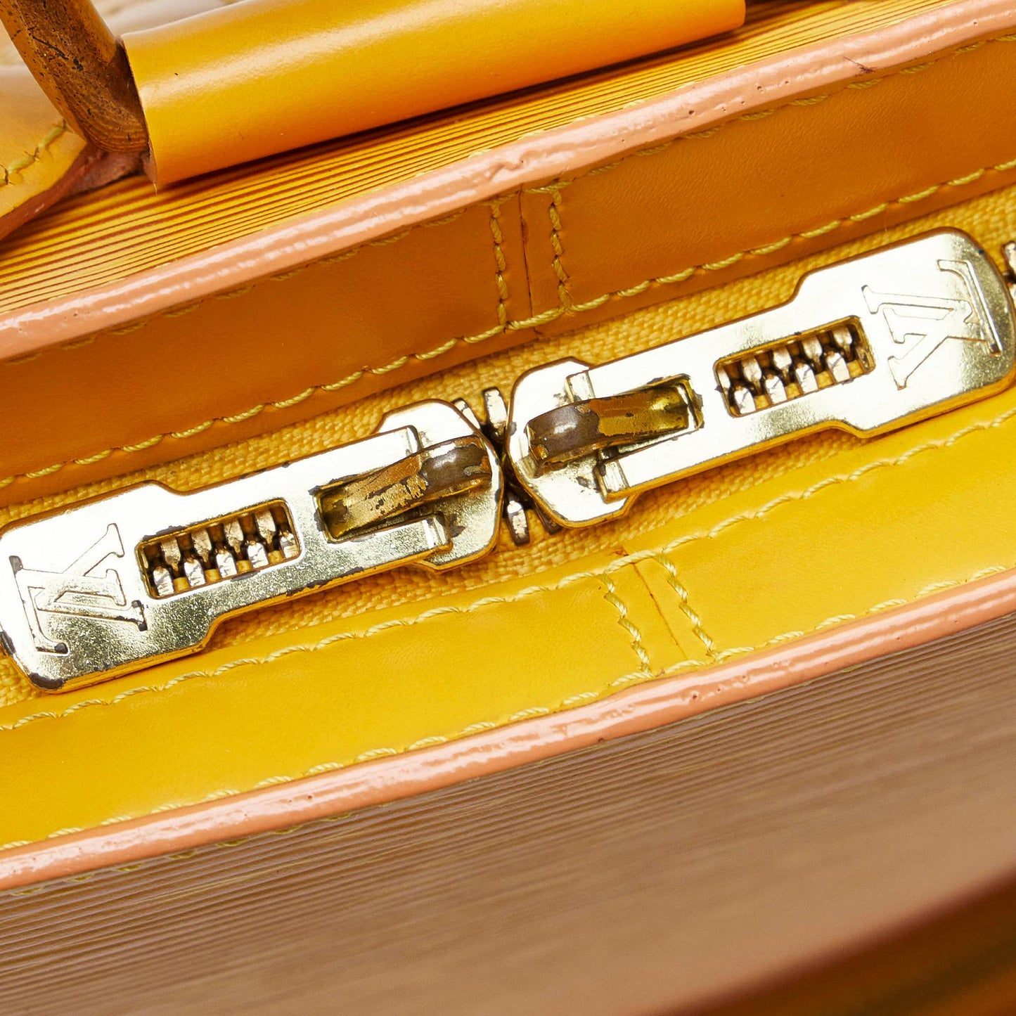 Louis Vuitton Epi Gobelins (SHG-qaIslp)