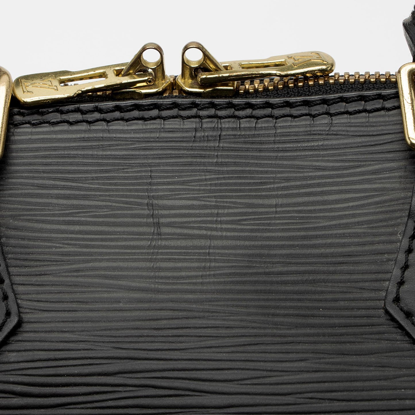 Louis Vuitton Epi Leather Alma PM Satchel (SHF-ZbcQp6)