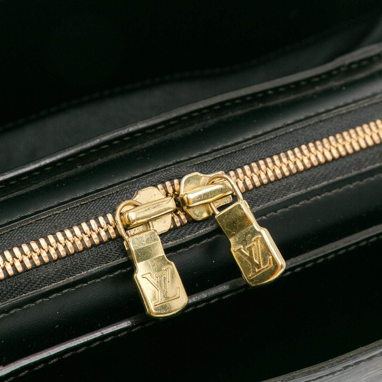 Louis Vuitton Epi Pont-Neuf PM (SHG-ssgNEN)