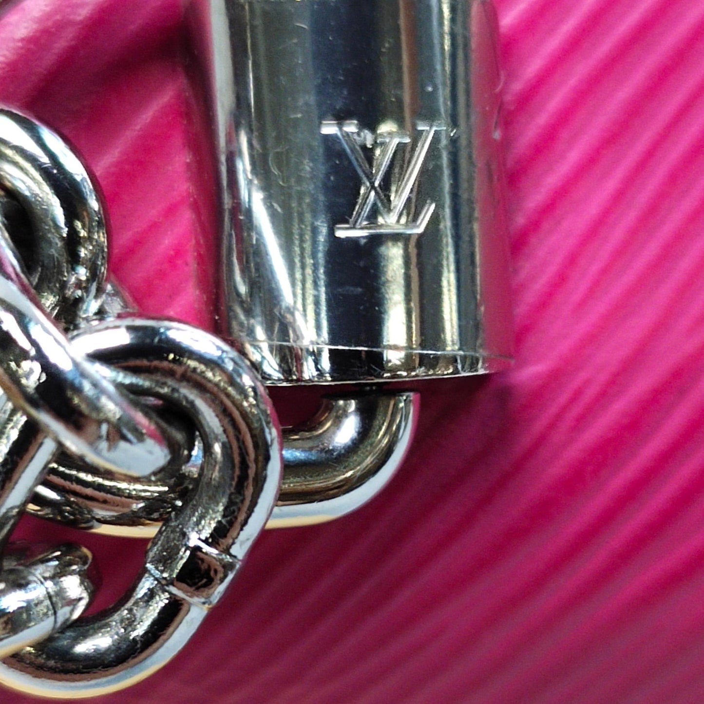 Louis Vuitton Epi Twist MM (SHG-36458)