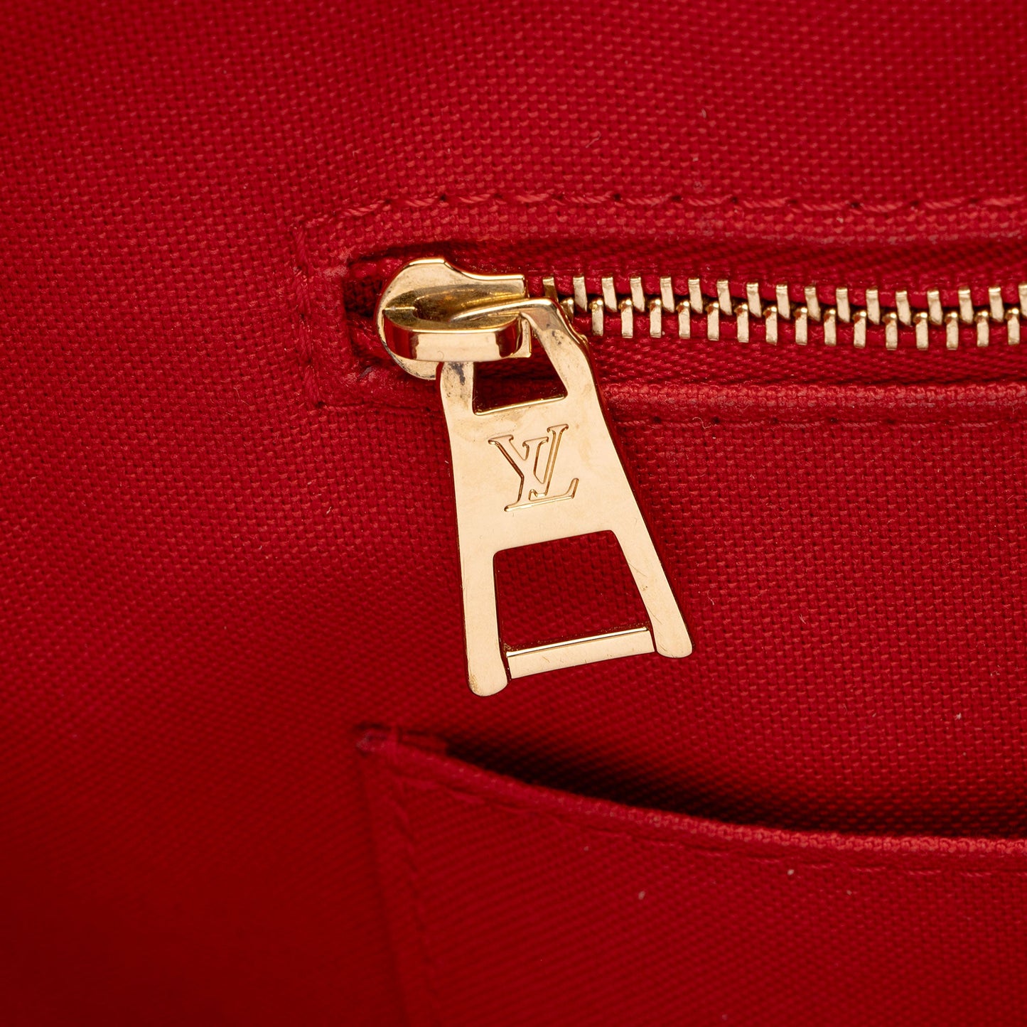 Louis Vuitton Giant Monogram Canvas Onthego GM Tote (SHF-FtrApE)