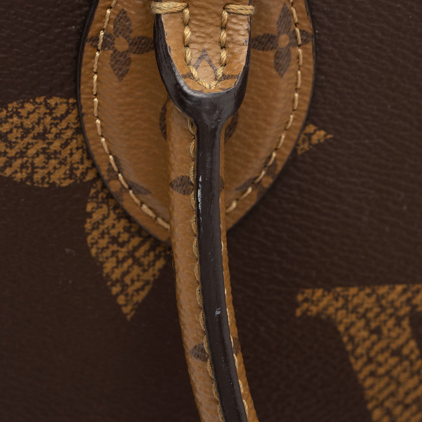 Louis Vuitton Giant Monogram Canvas Onthego MM Tote (SHF-nKCKP4)