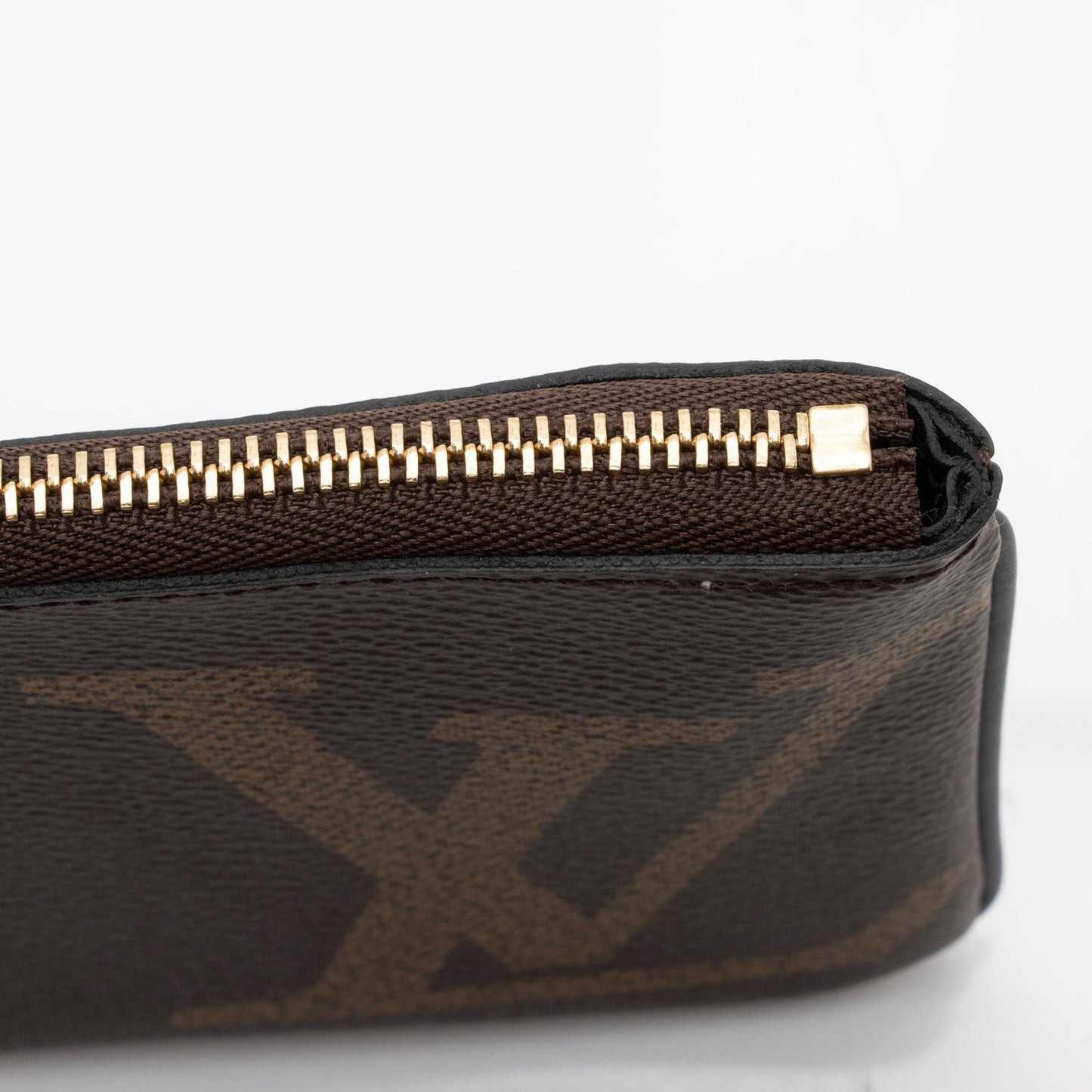Louis Vuitton Giant Monogram Canvas Trio Large Pouch (SHF-VjOlGz)