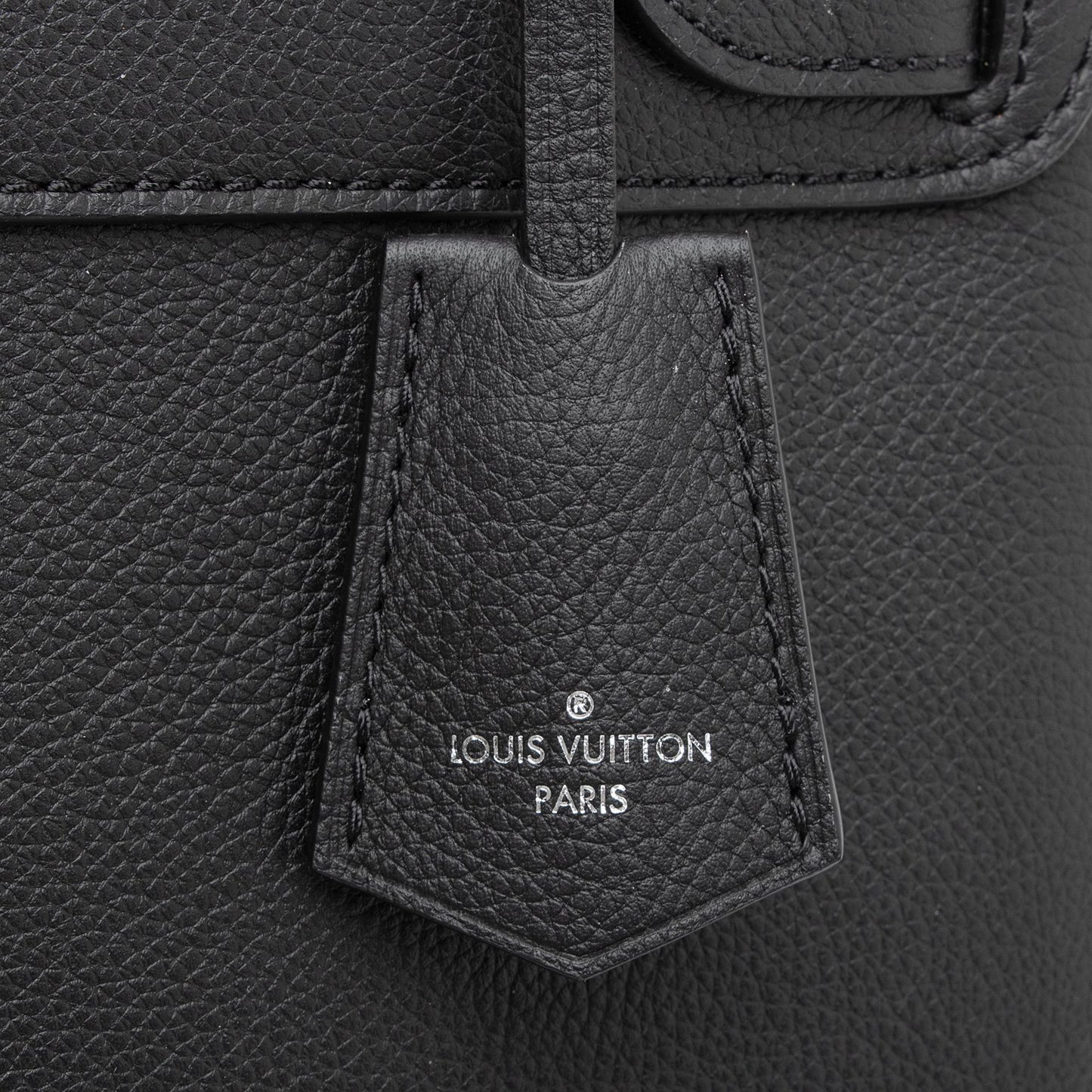 Louis Vuitton Grained Calfskin Lockme Ever MM Satchel (SHF-wlXBsa)