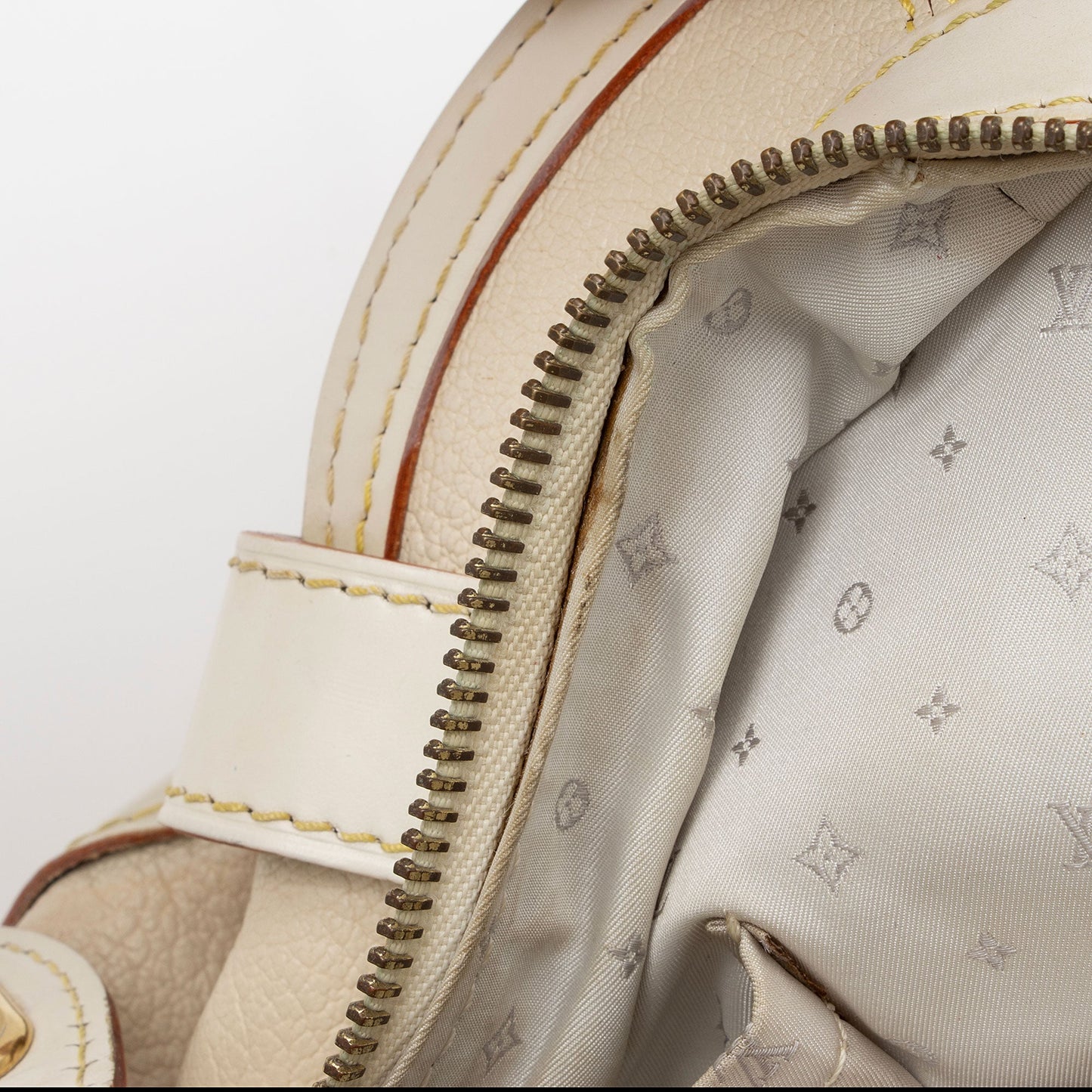 Louis Vuitton Leather Suhali Le Radieux Satchel (SHF-Ldp67d)
