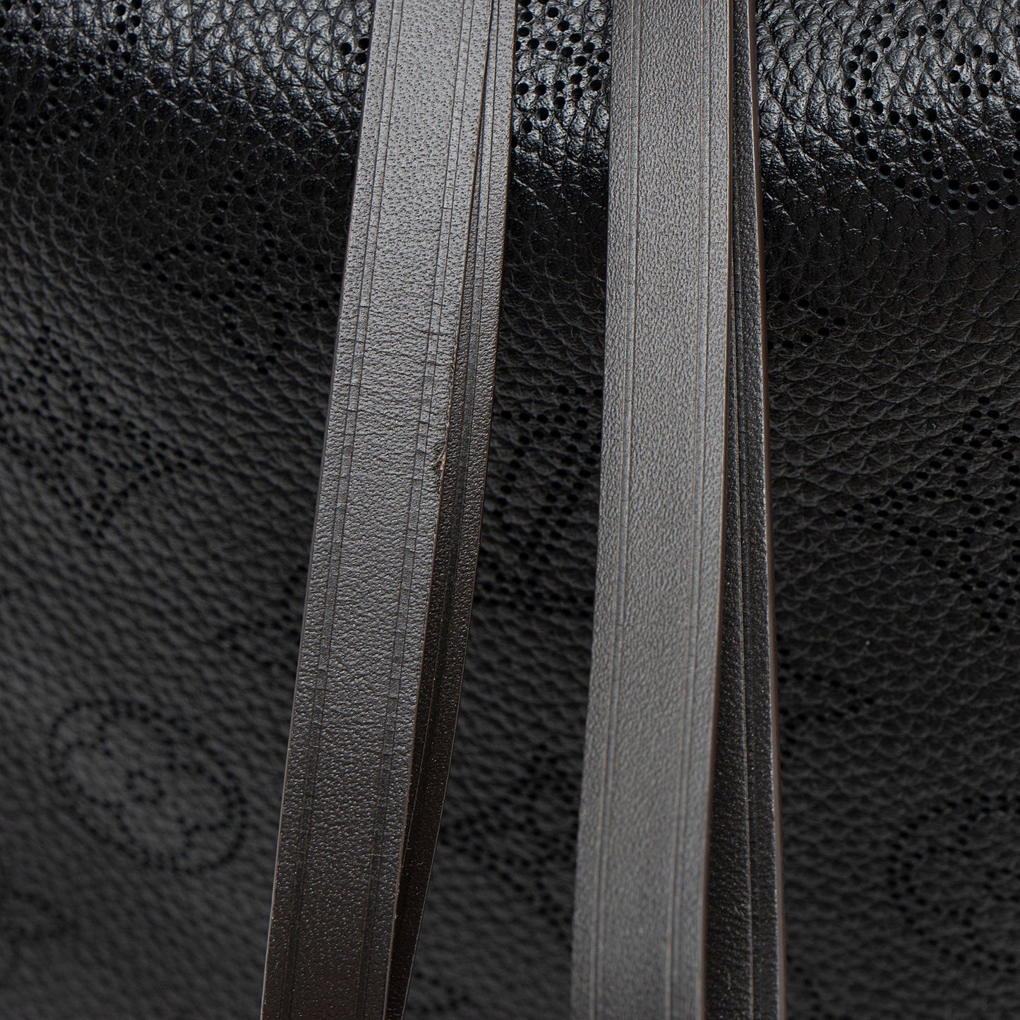 Louis Vuitton Mahina Leather Beaubourg MM Hobo