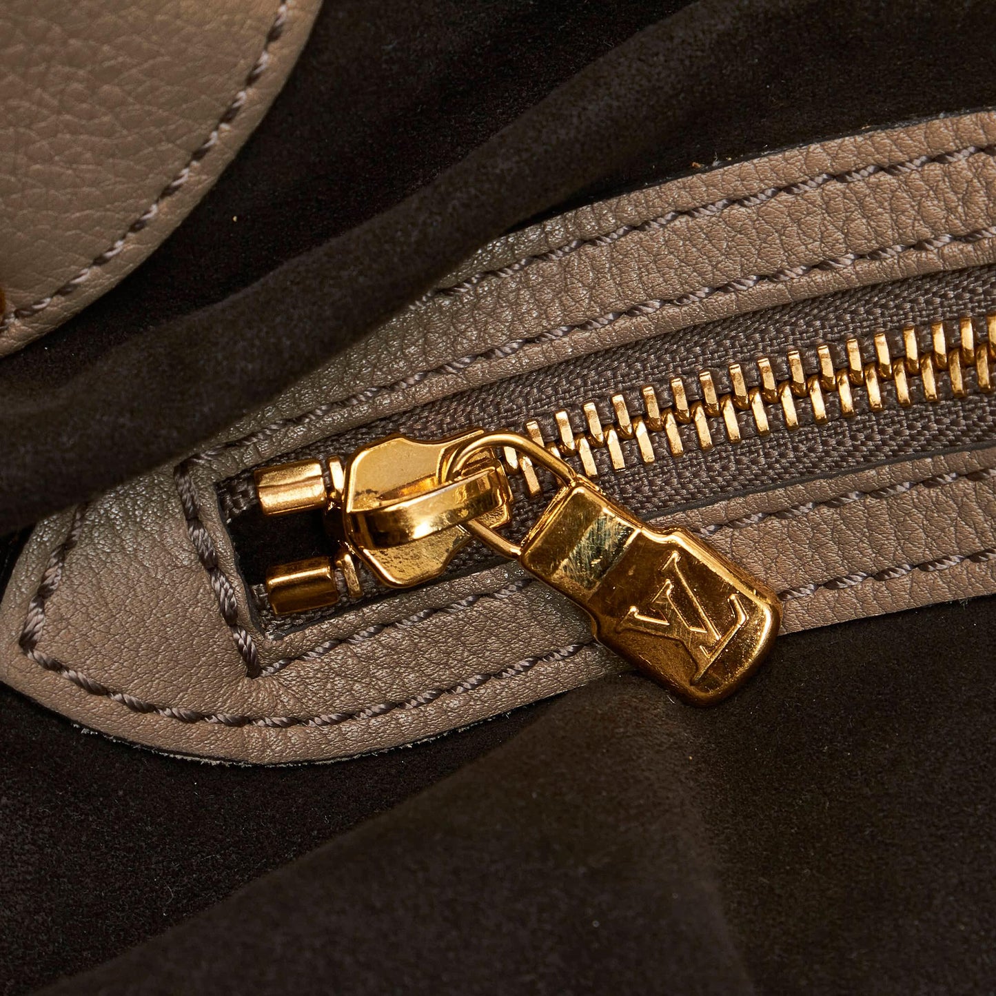 Louis Vuitton Mahina XL Hobo Bag (SHG-30068)