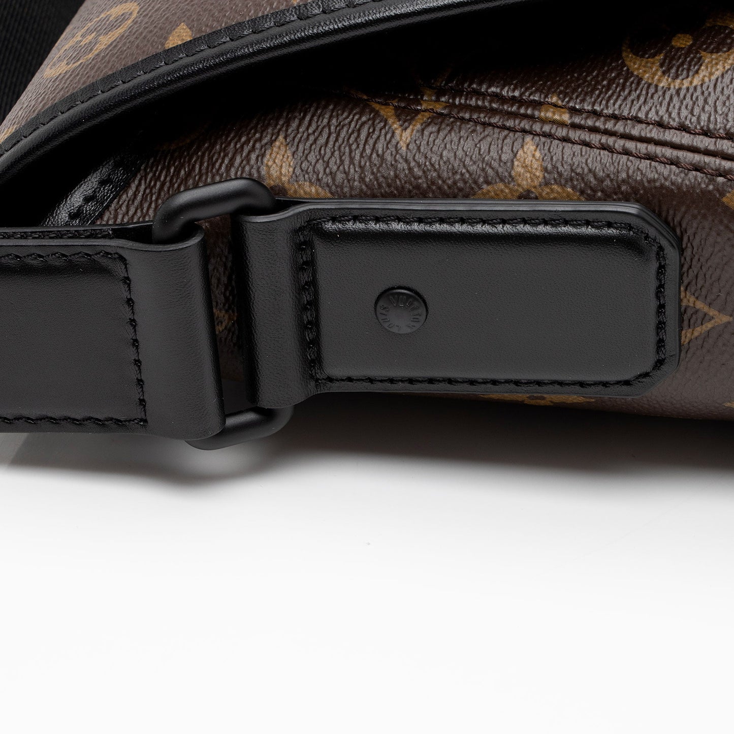 Louis Vuitton Monogram Canvas Macassar Magnetic Messenger Bag (SHF-BGZYyW)