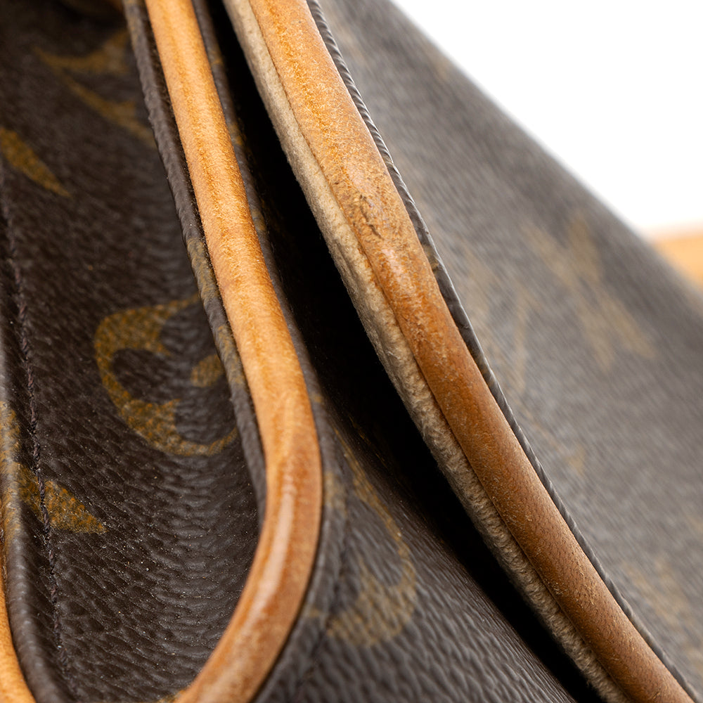 Louis Vuitton Monogram Canvas Pochette Twin GM Shoulder Bag (SHF-19243)