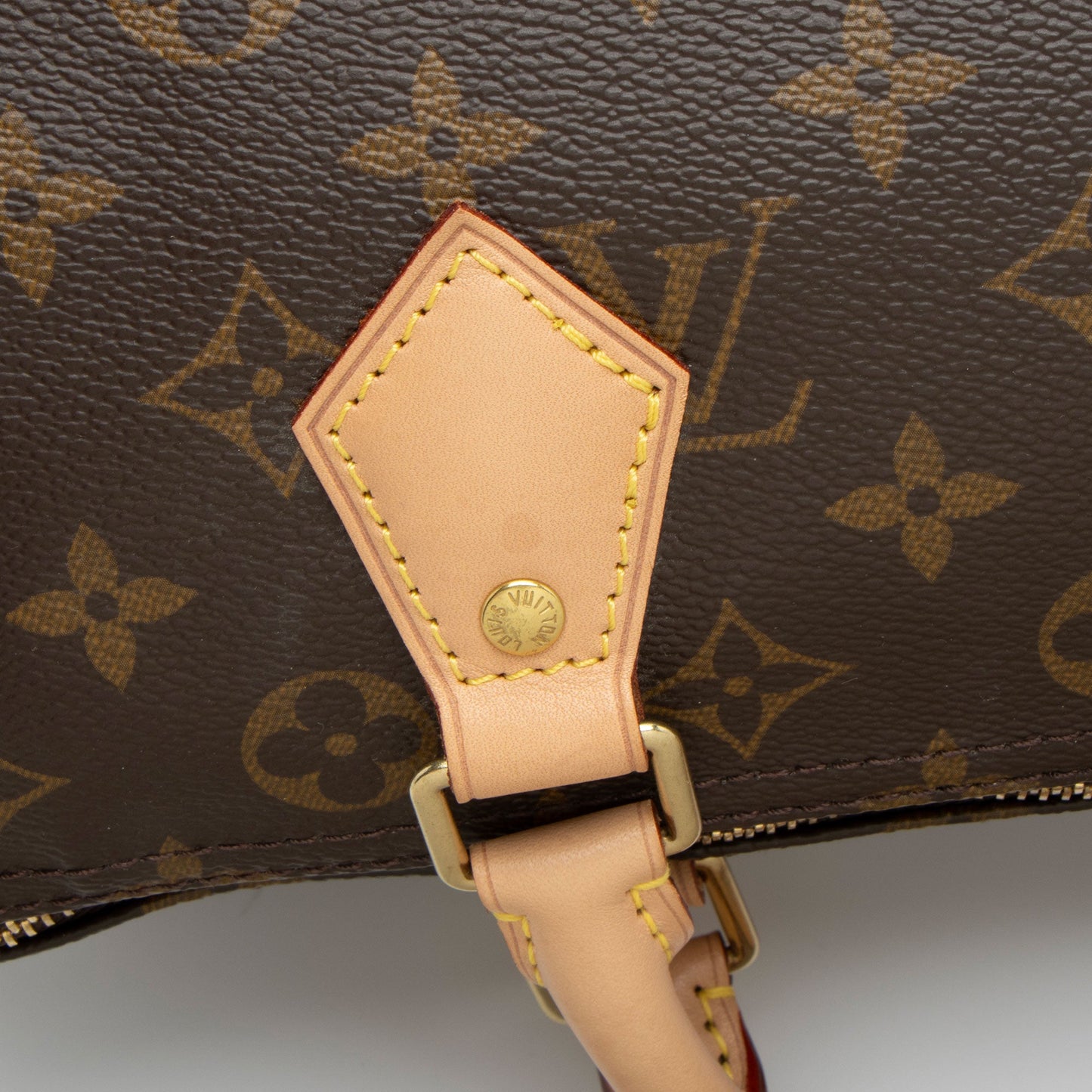 Louis Vuitton Monogram Canvas Speedy 30 Satchel (SHF-FEwSl3)