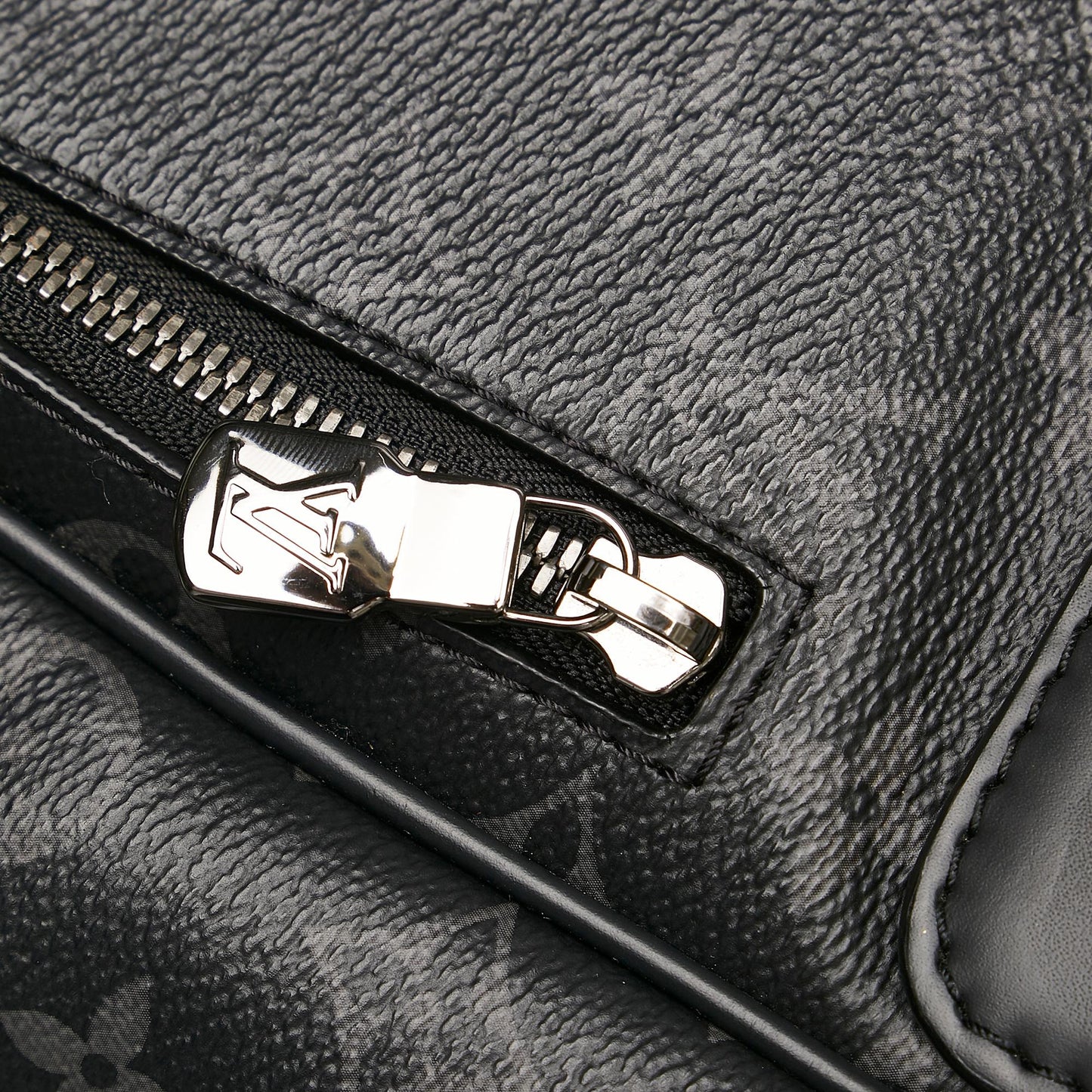 Louis Vuitton Monogram Eclipse Steamer (SHG-34211)